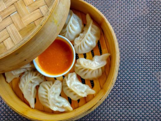 momos served with sauce